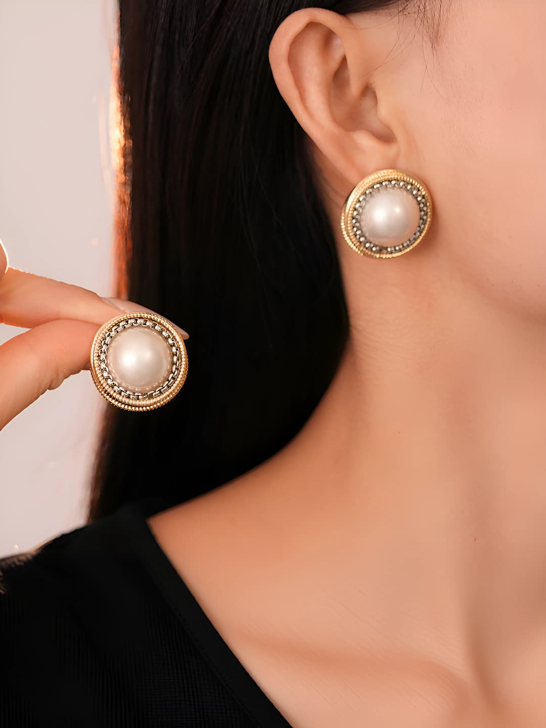 Women's retro style earrings with geometric shape, chain and faux pearl, round