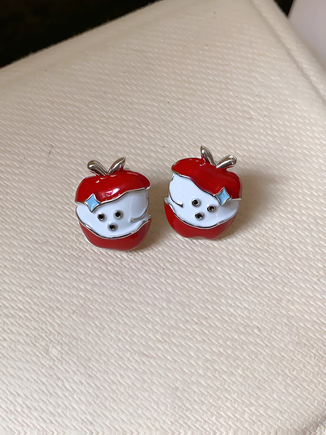 Red, apple