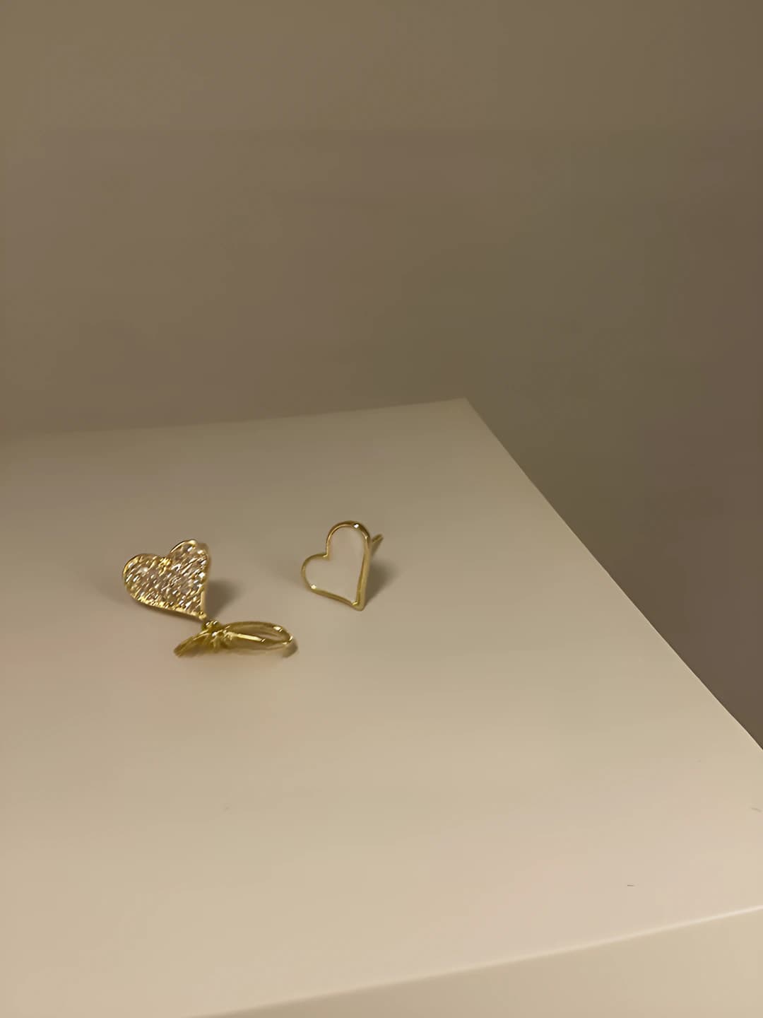 Asymmetric heart bow studs