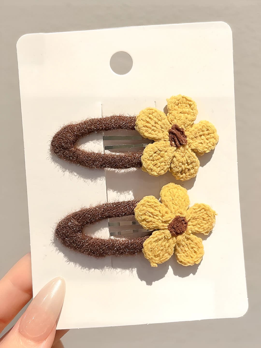 Yellow flower yarn clip 6 cm