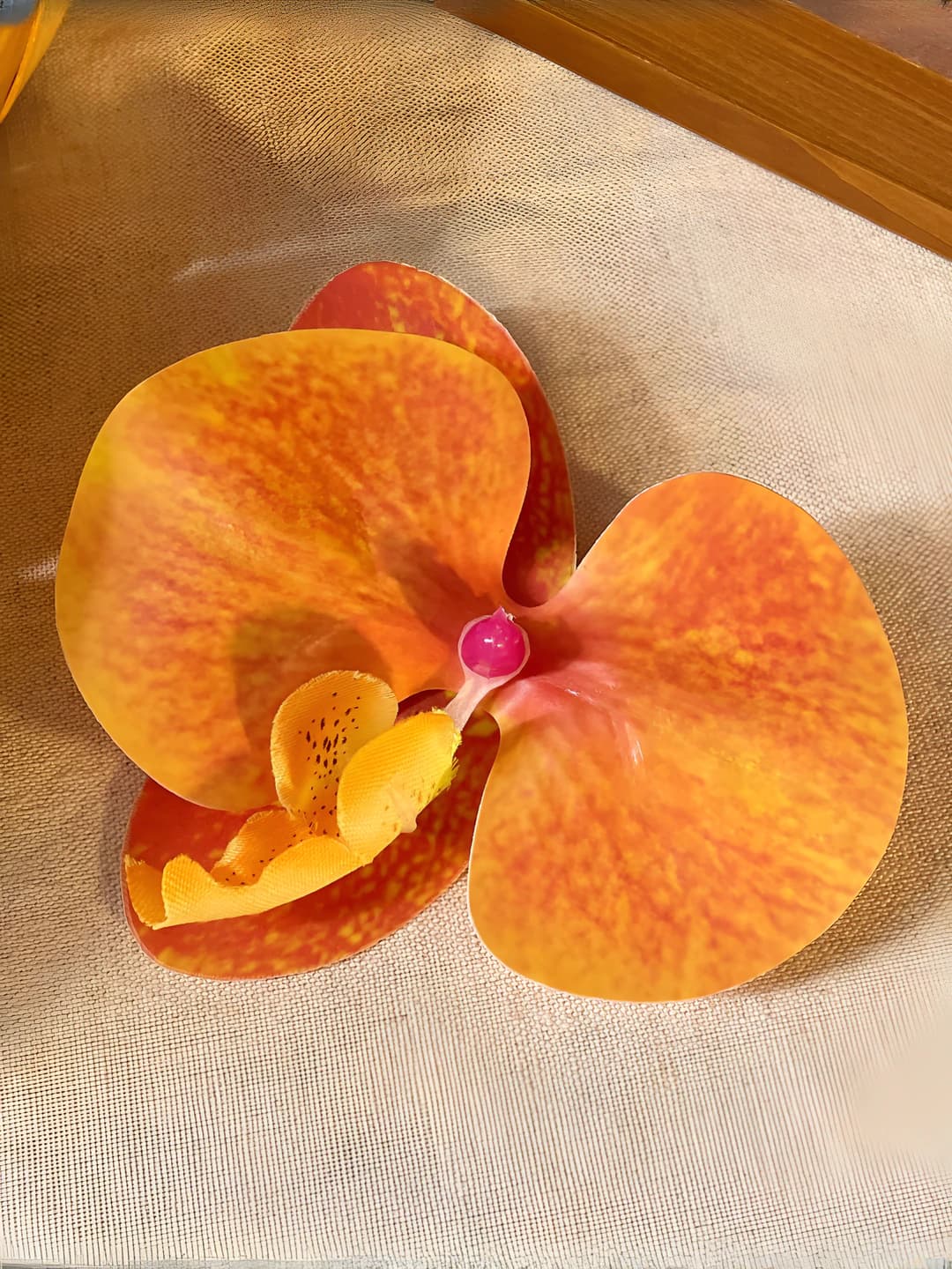 2# To'q sariq 3D phalaenopsis 9 sm