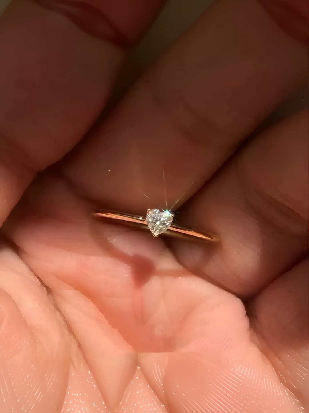 Women's heart-shaped zircon ring, thin band, ins style, elegant and simple design