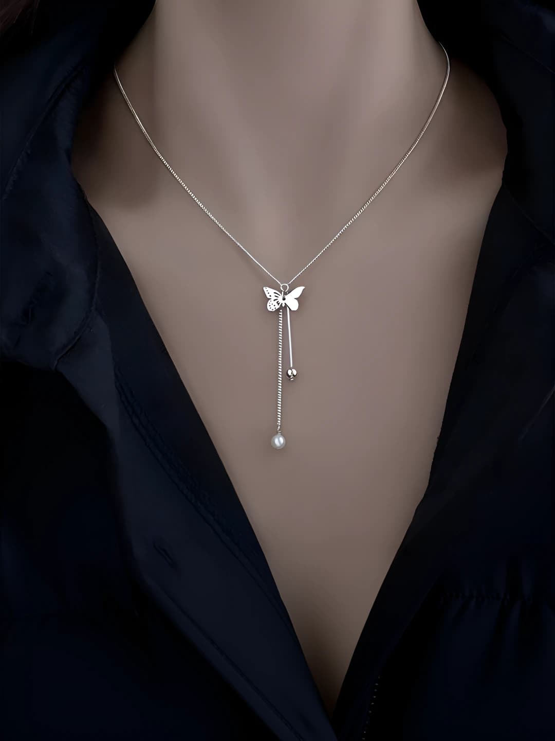 Tassel pearl butterfly, white gold