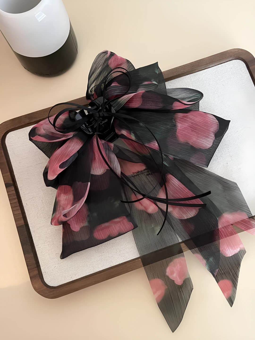 Black-red floral