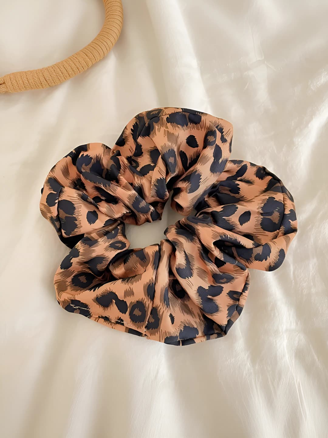 Large leopard, large size