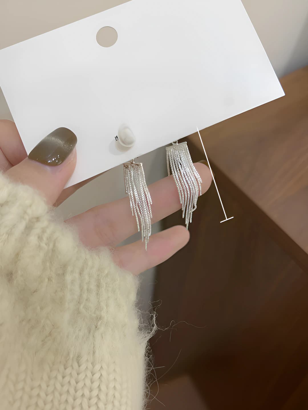 Women's long geometric metal earrings, design element: fringe, style: light luxury