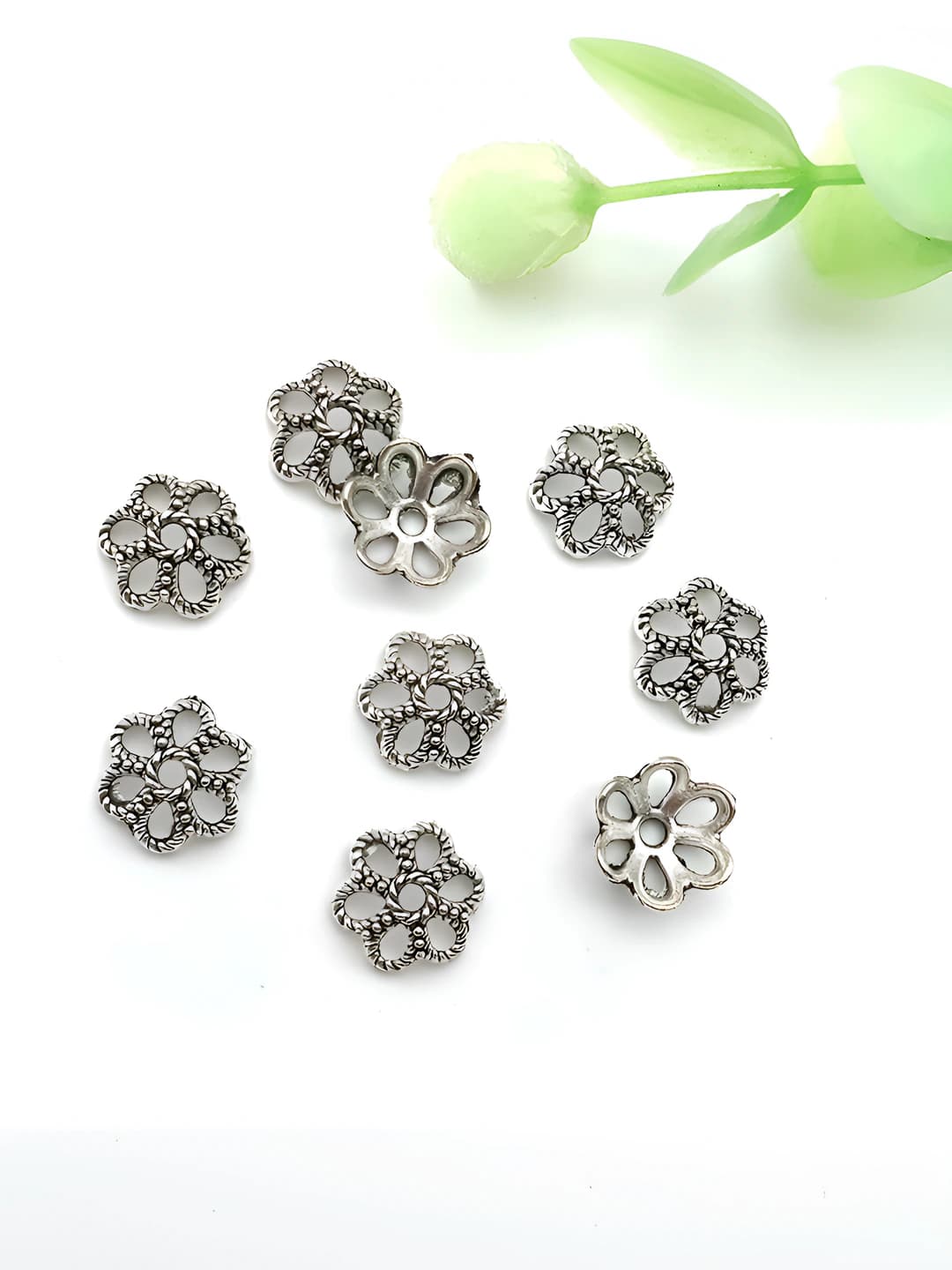 1 Flower cap 9x9mm-0.3g-2 holes-16321