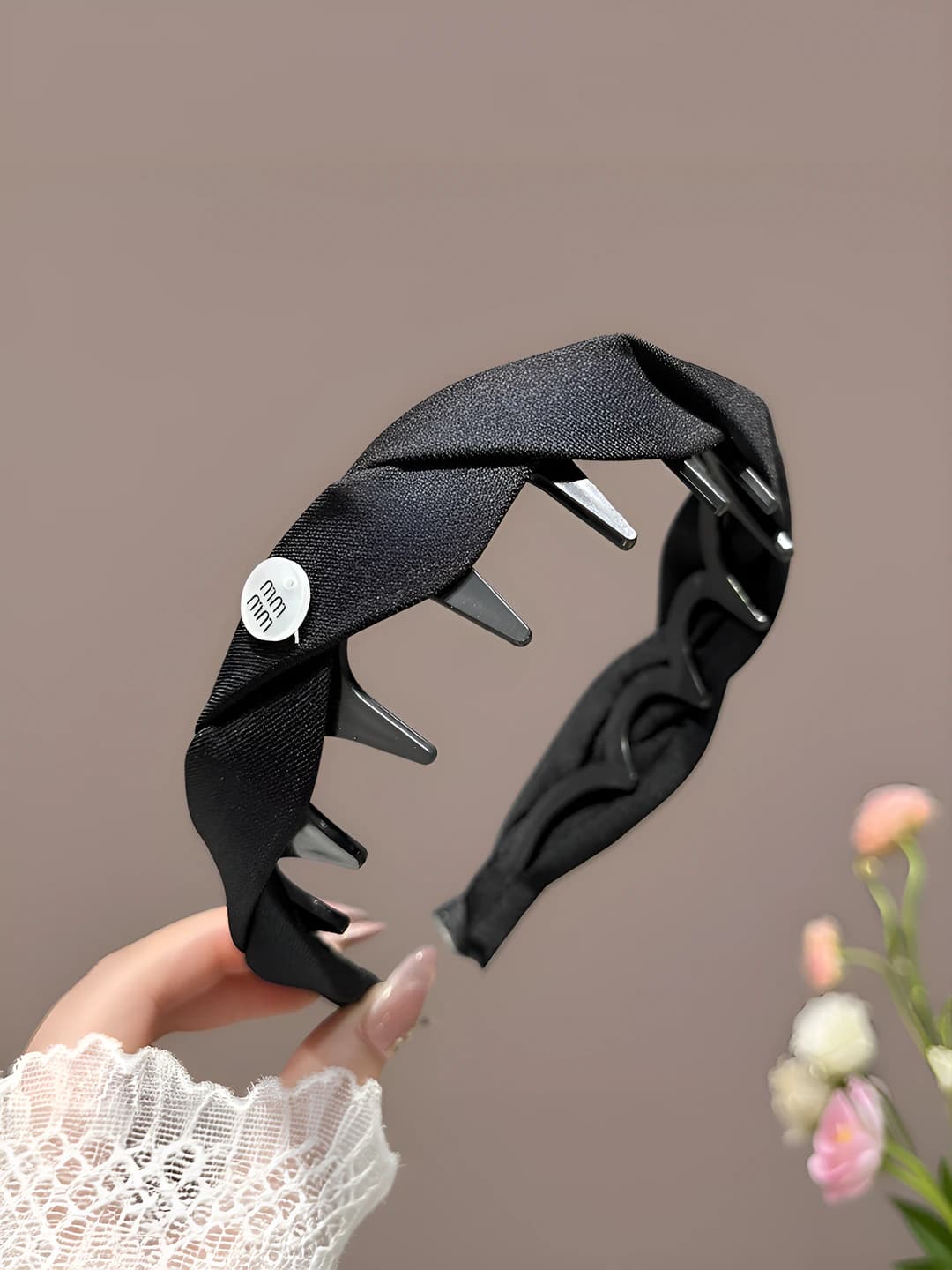 Black, ~4 cm