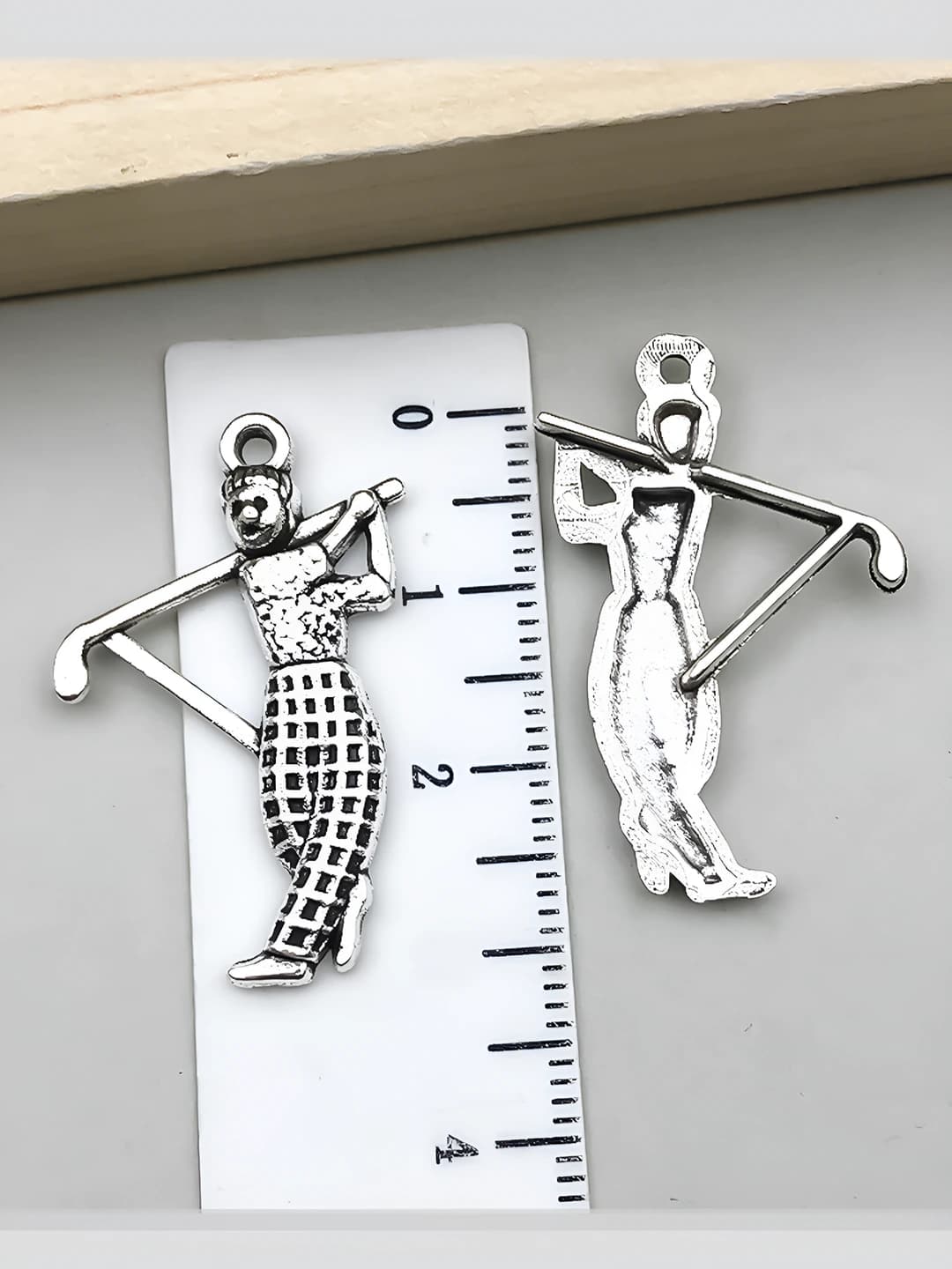Golf player 31x20mm-1.65g-22914