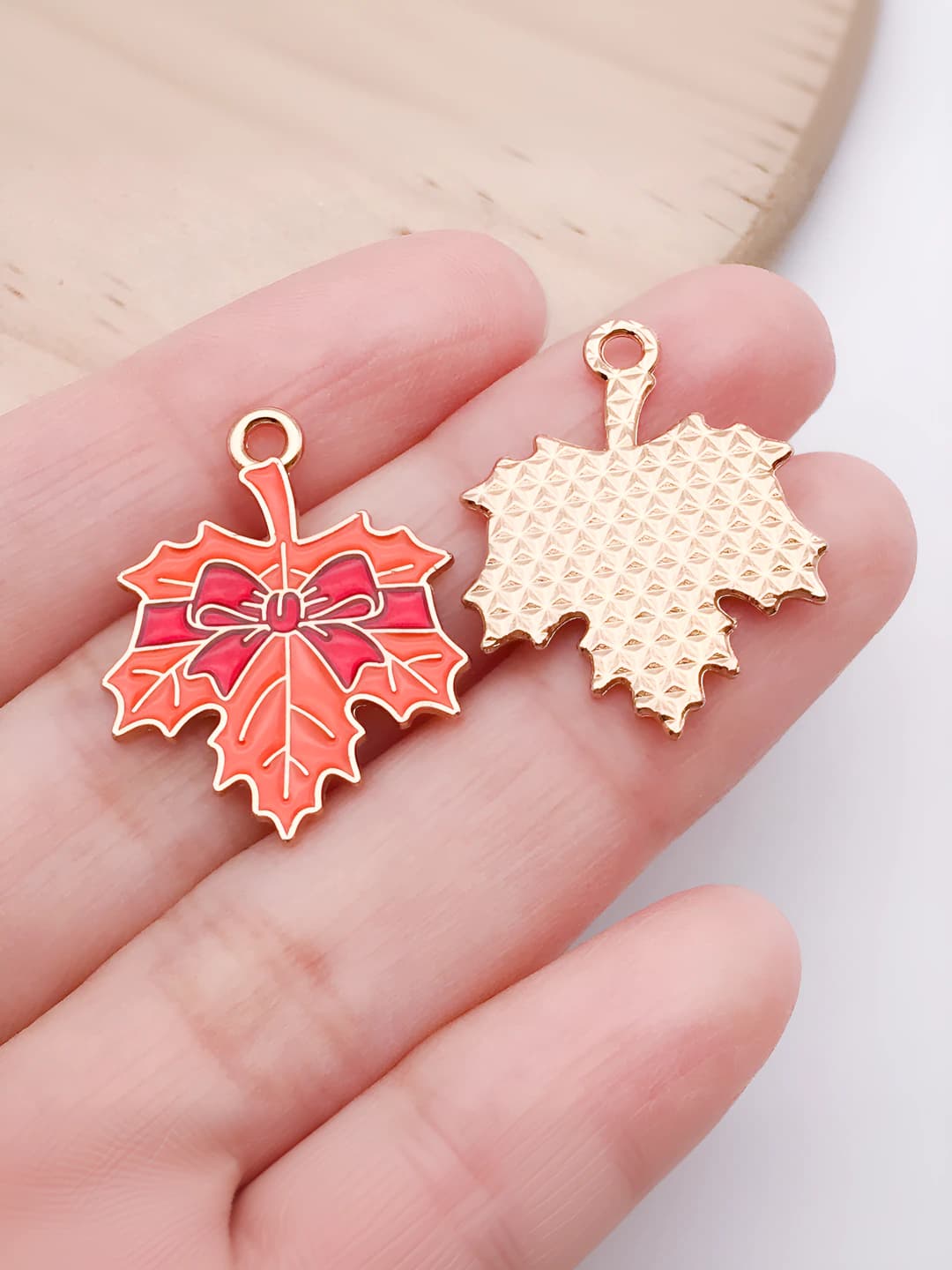 1 pc orange resin, maple leaf, 25x20mm-1.3g-25234