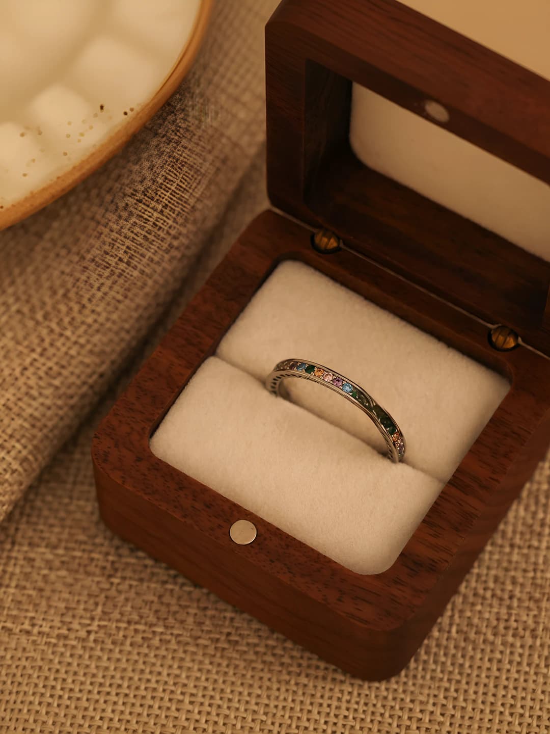 White gold (Rainbow diamond)