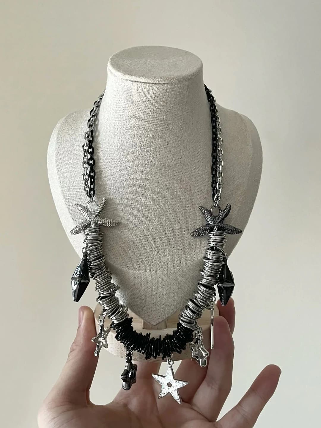 Ayollar uchun Y2K uslubidagi besh burchakli yulduzli marjonlar, qisqa zanjirli choker, metall