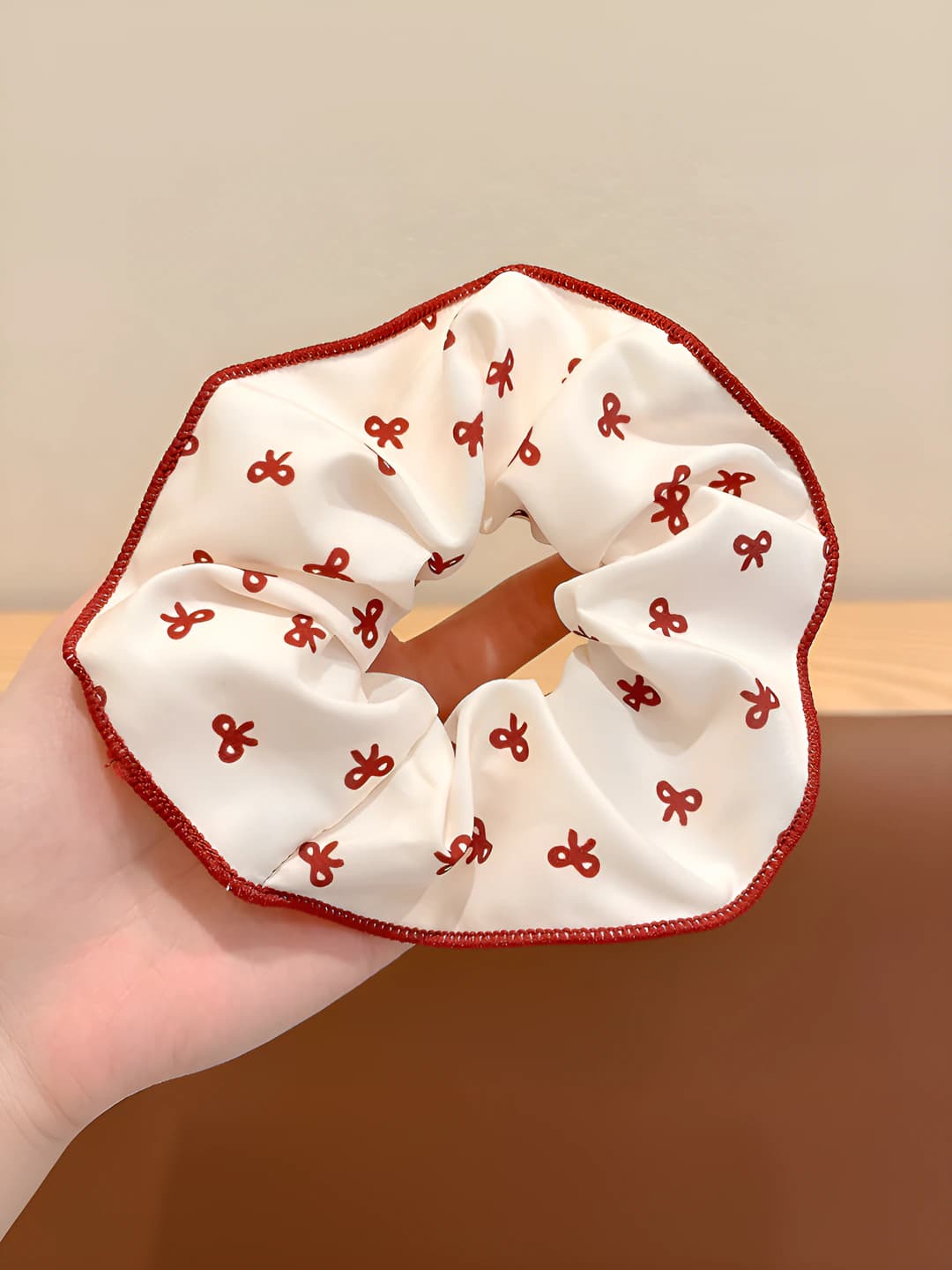 White bow print, 14 cm