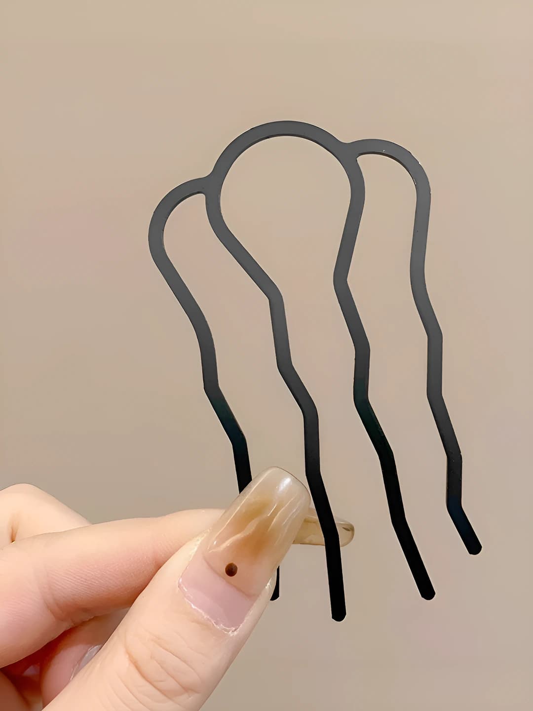 U-shaped 4-tooth comb