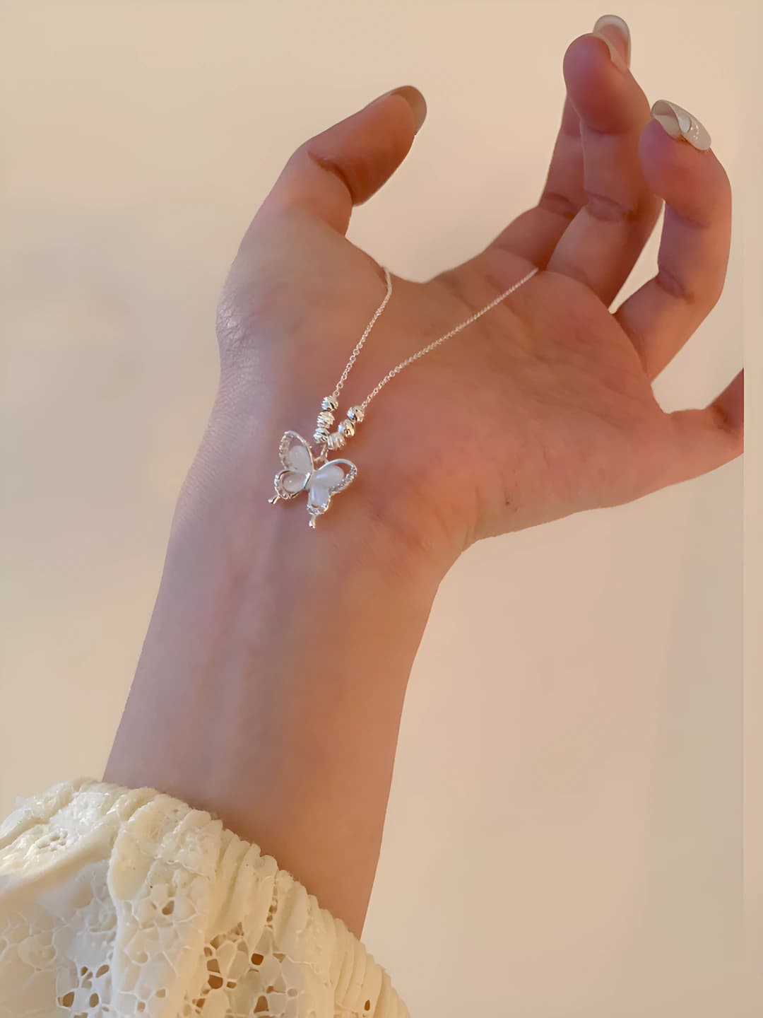 Women's cat's eye butterfly pendant necklace, light luxury, ins style, cold style, sweet and fashionable clavicle chain