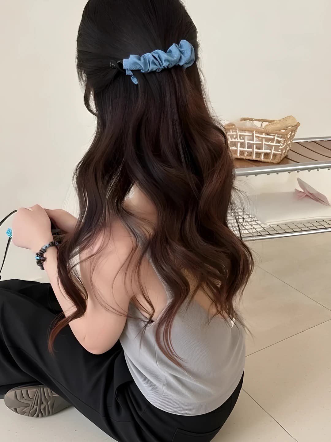 Light blue, banana clip, ~9.5 cm