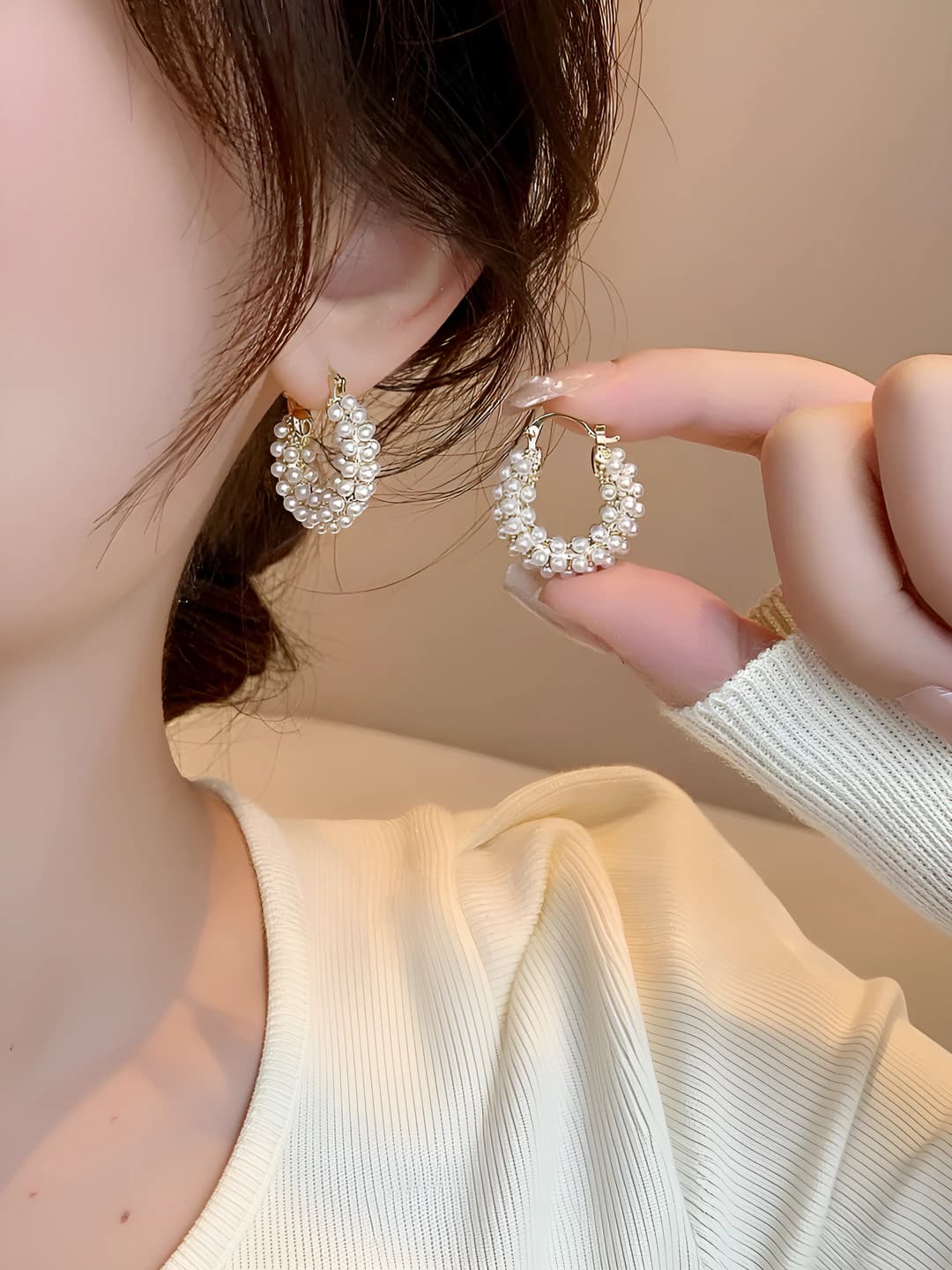 Women's gold U-shaped pearl hoop earrings, 2026, light luxury style