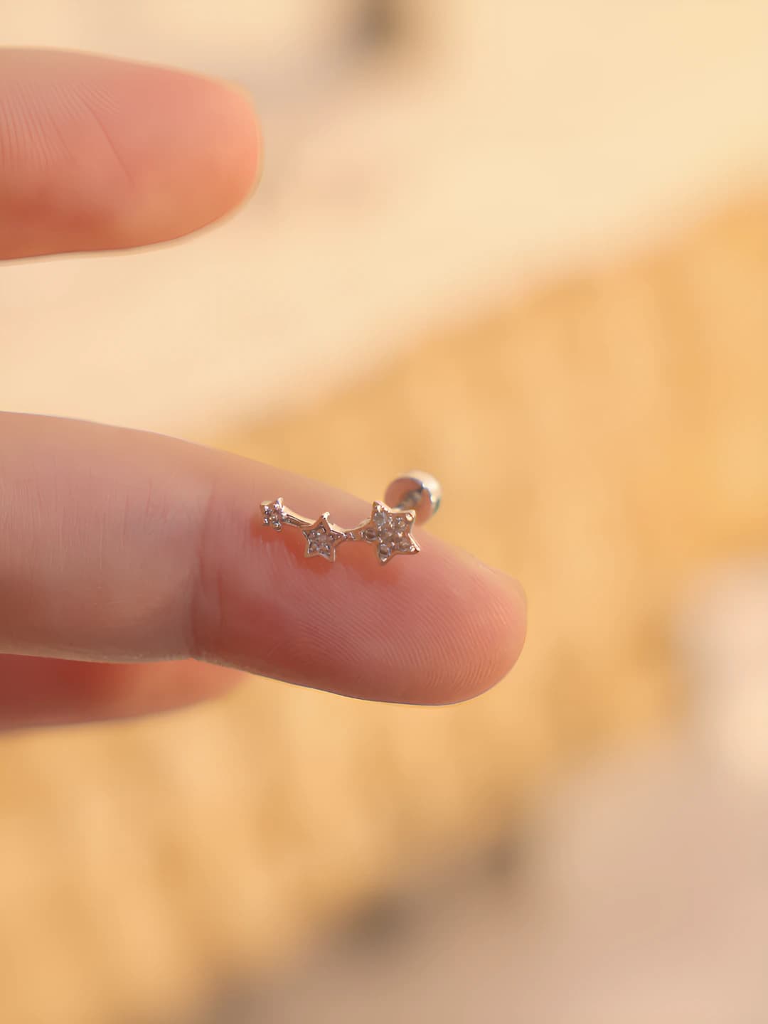 Row five-star zircon spiral stud
