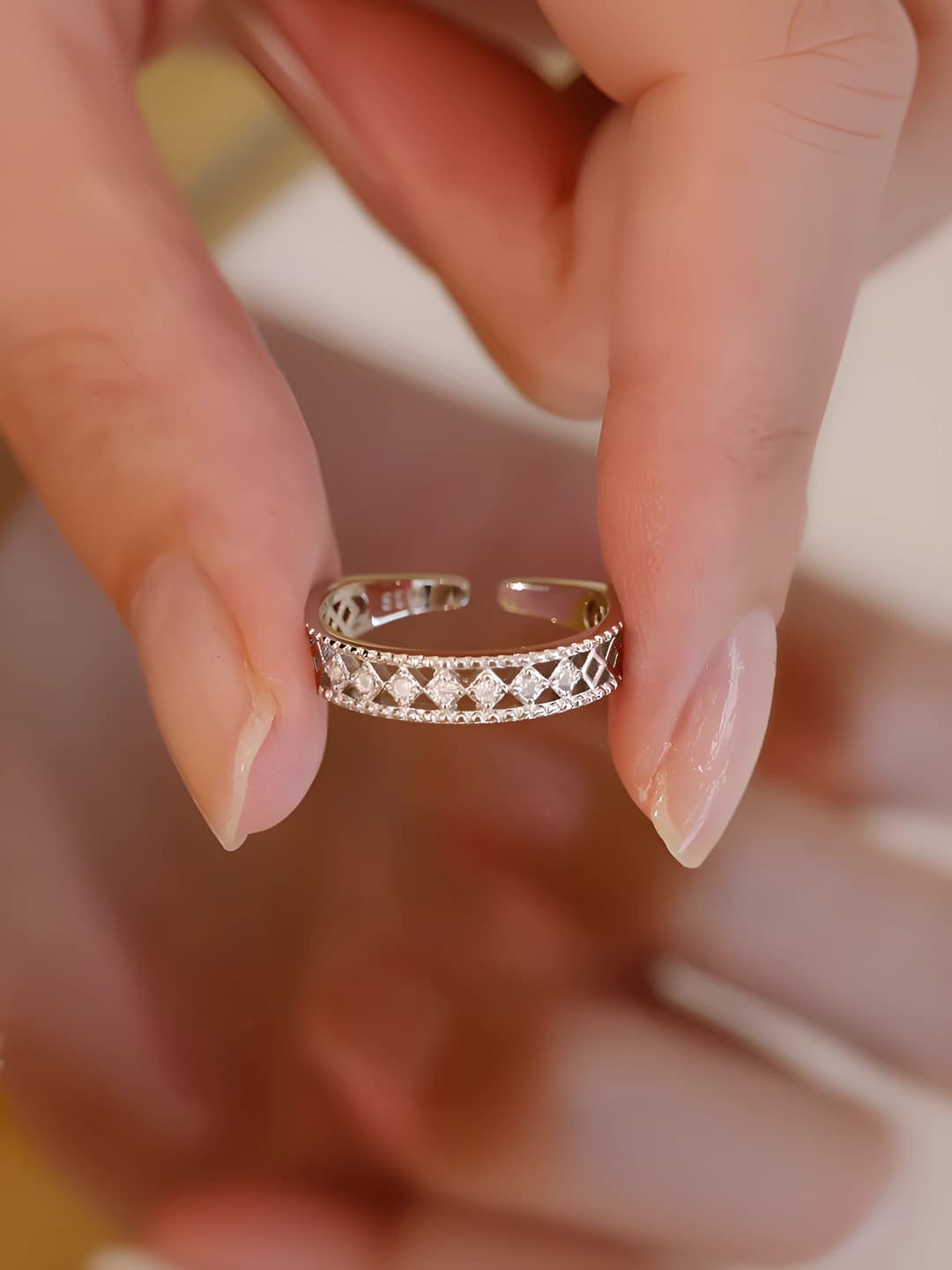 Women's open rhinestone ring with lace, geometric shape, electroplated, simple style, double-layered, cut-out design