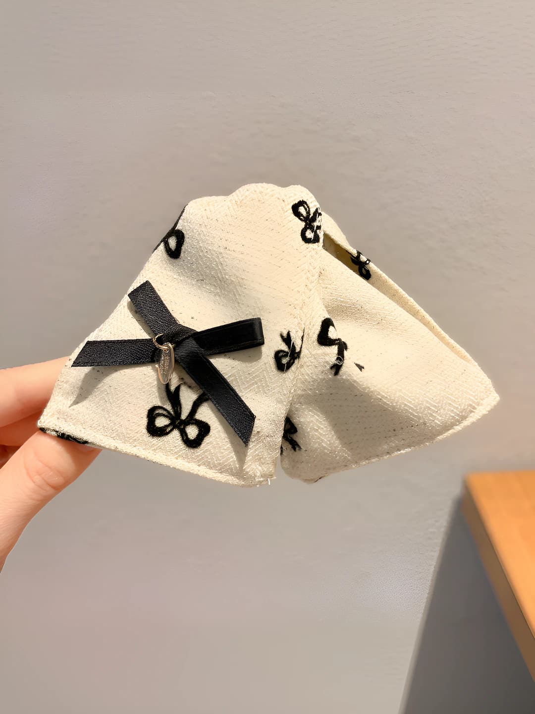 Off-white - clip 11 cm