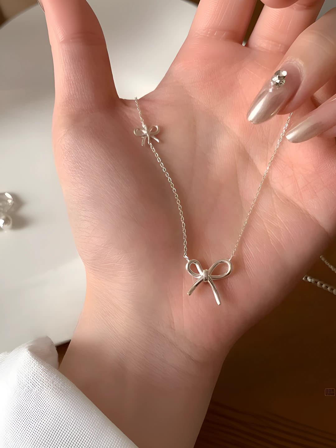 Ayollar uchun bow pendant marjon: metal, ins uslub, 41-50 sm
