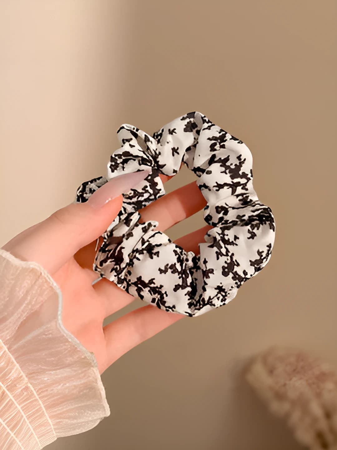 Black, floral, 10 cm