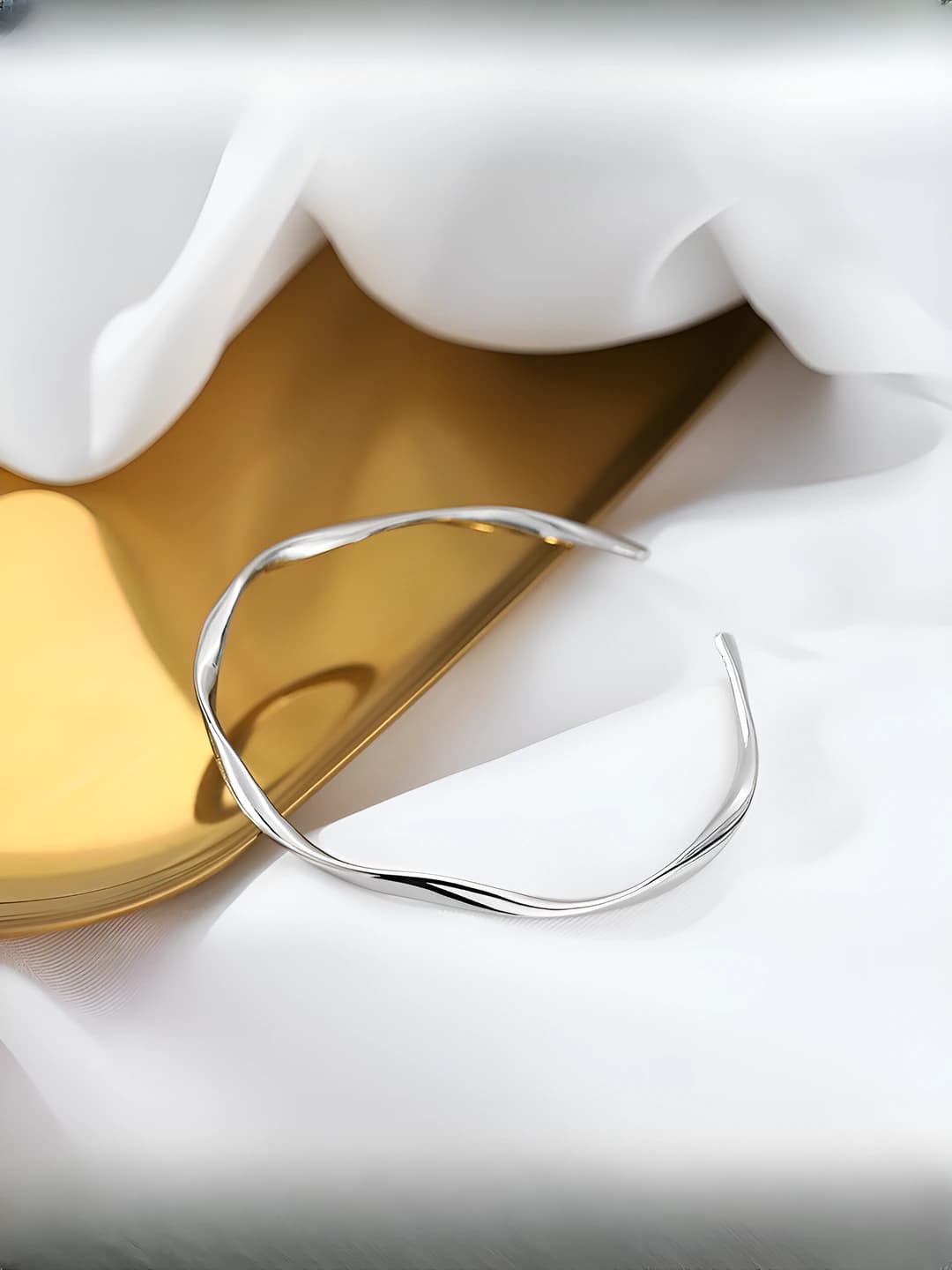 Thin Mobius open bangle