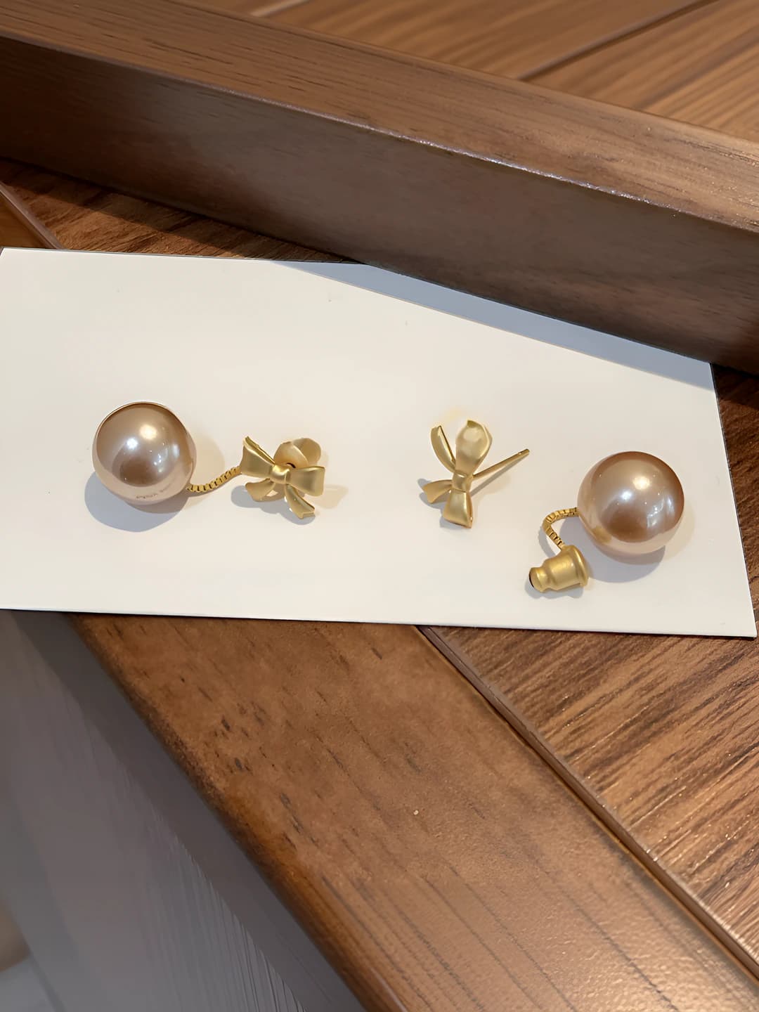 Pearl bow