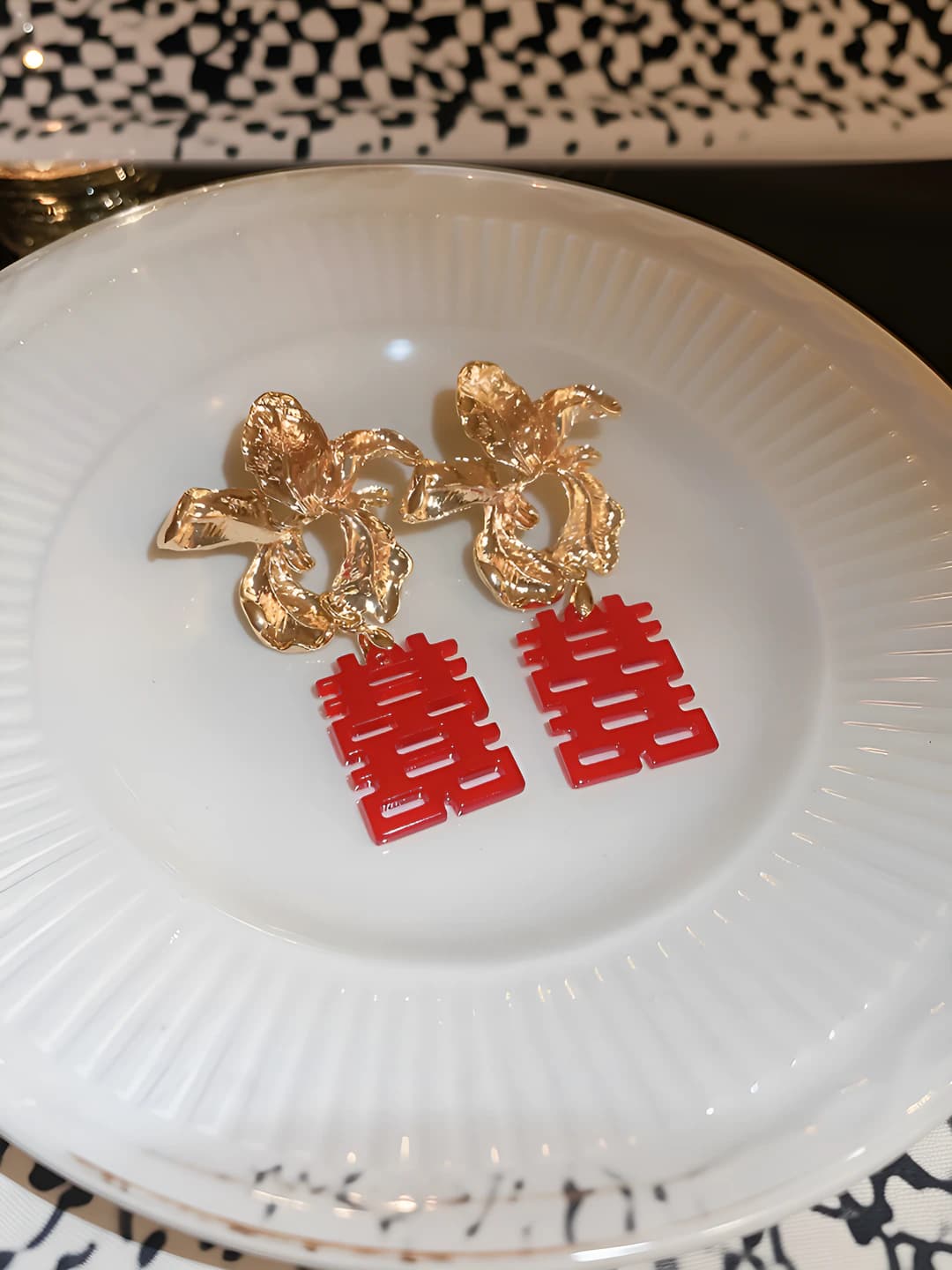 28# Silver post - Gold - Red