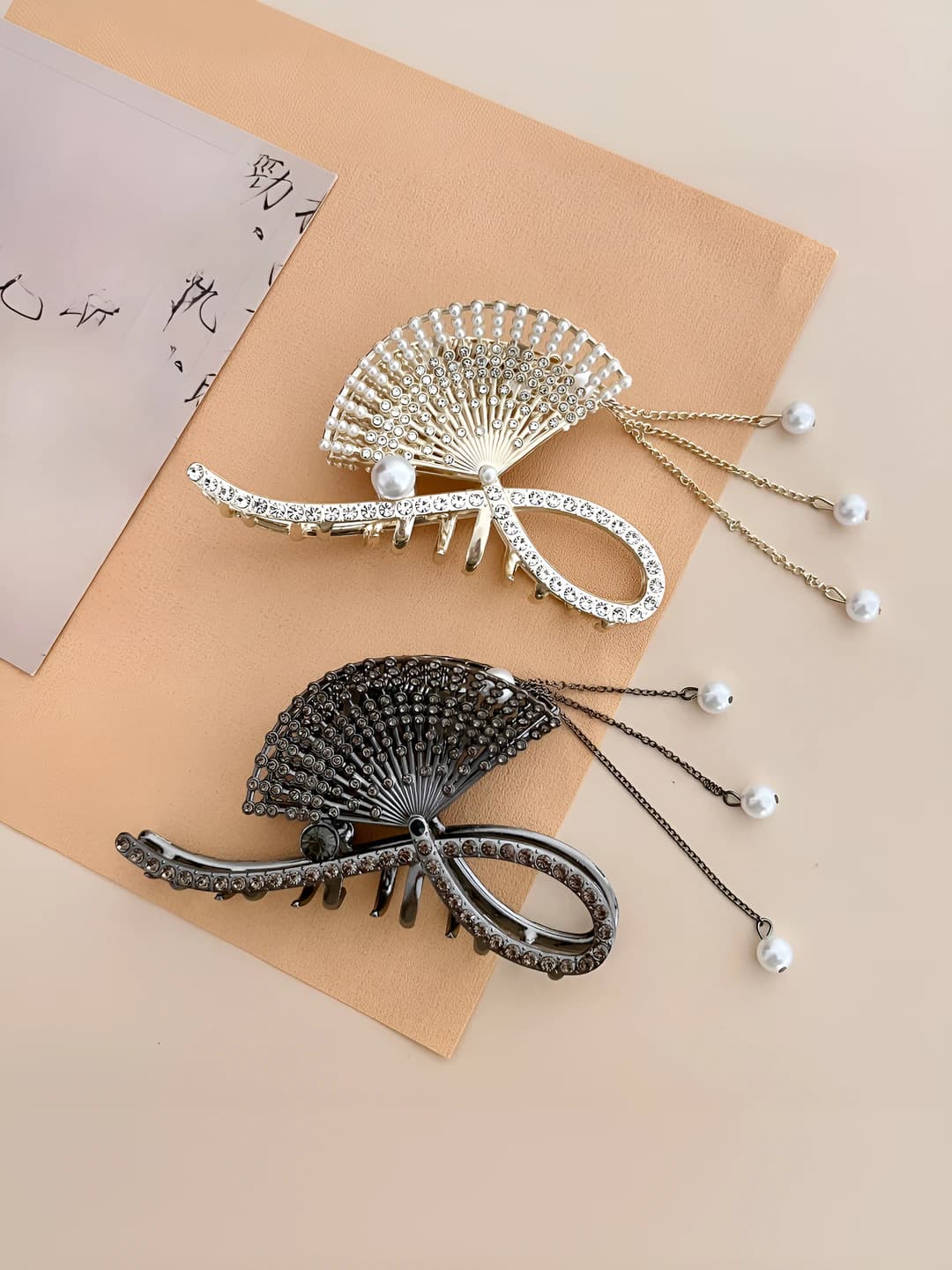 Women's hair clips and combs: retro style, rhinestone, fan-shaped, handmade decorative hair claw clip