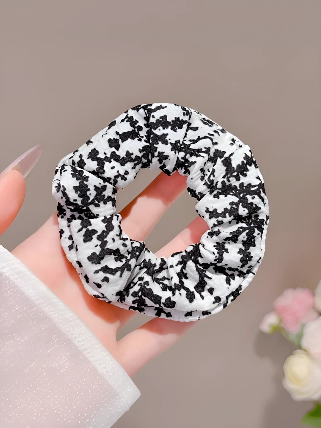 Black, floral, 10 cm
