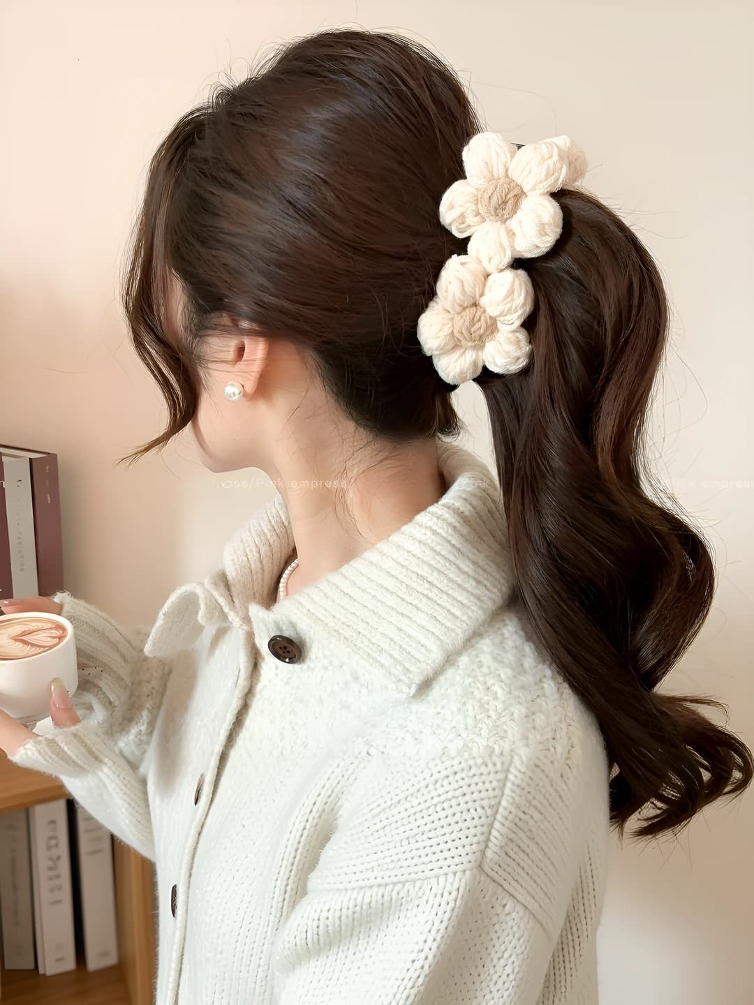 4# Off-white floral banana clip - base 13 cm, flowers 6.5*6.5 cm