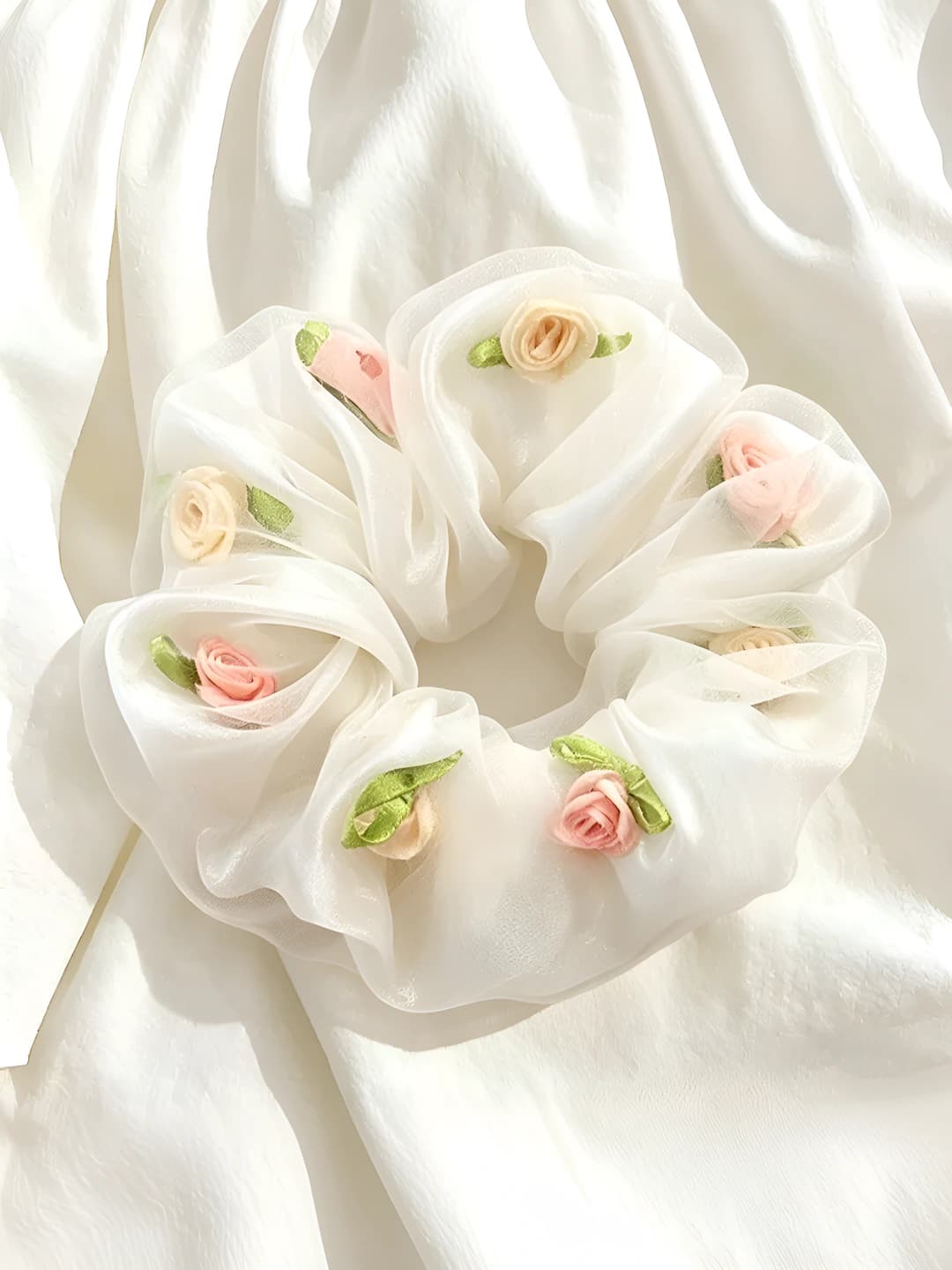 Off-white mesh rose hair tie