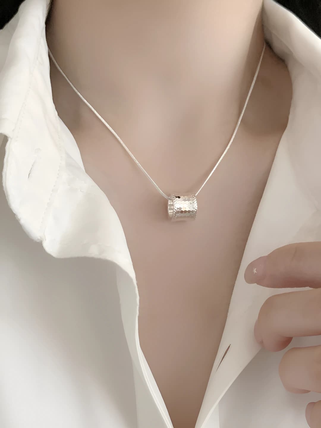 Women's pendant necklace with geometric design, plated copper chain