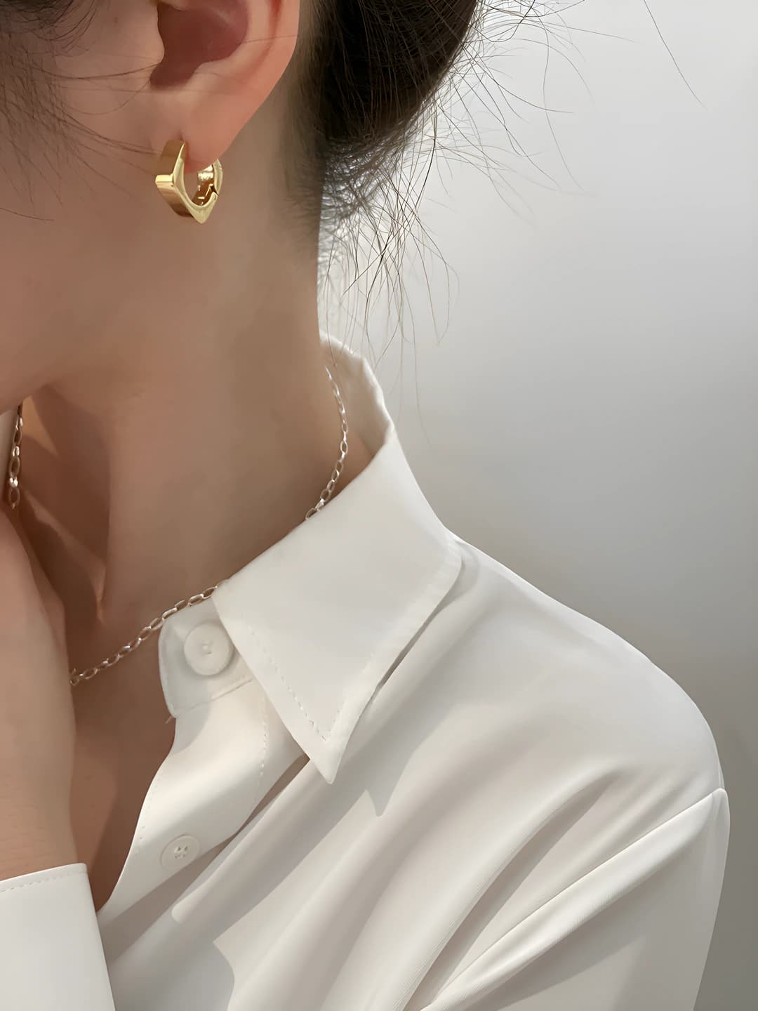 Women's Korean style minimalist metallic rhombus earrings with silver post, design element