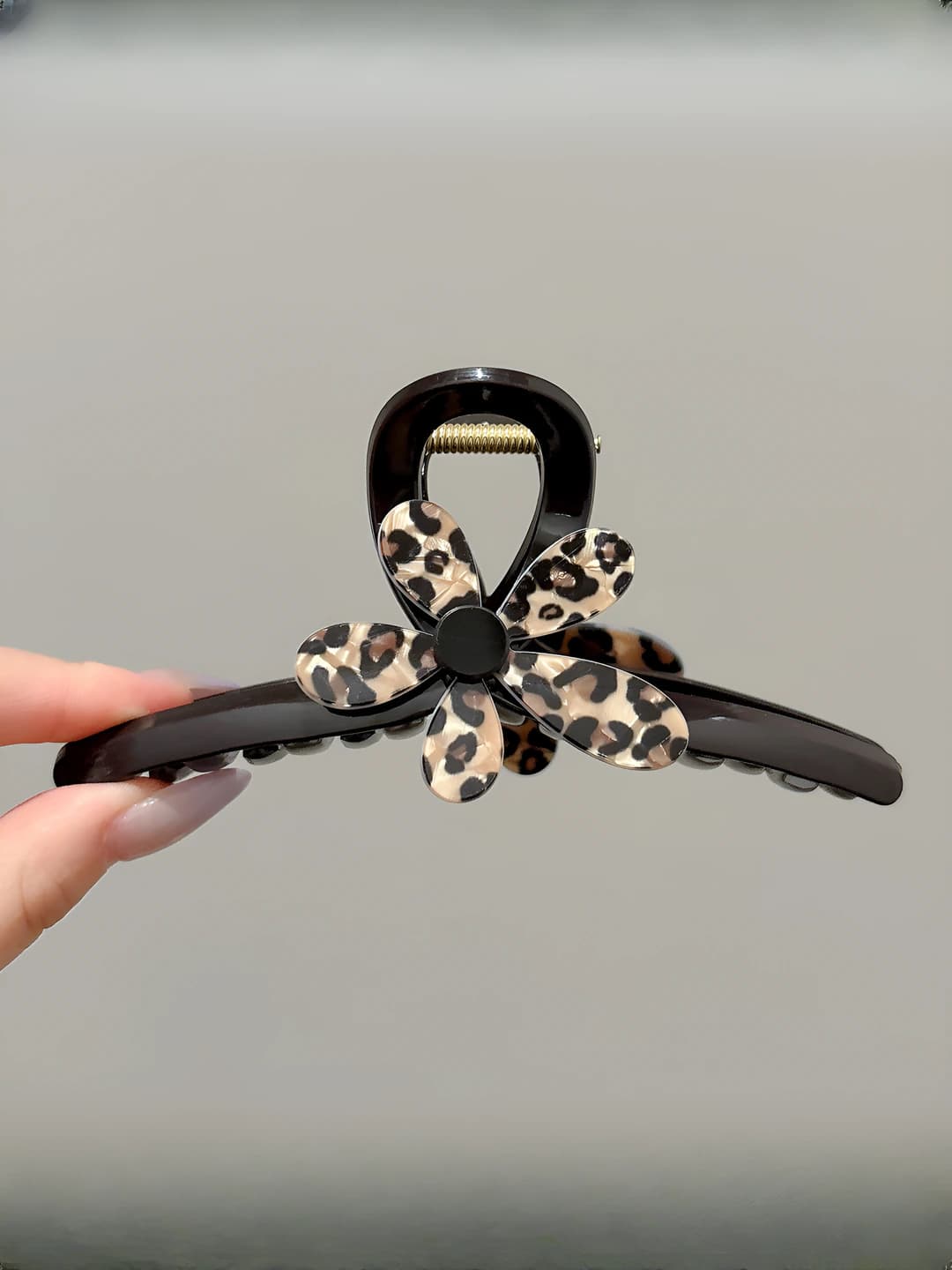 Large, chocolate base, leopard 13 cm