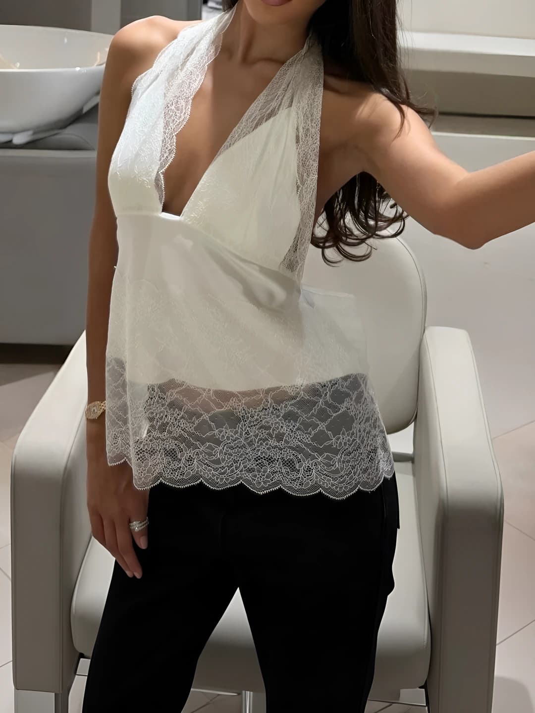 Women's lingerie-style lace top, sleeveless, V-neck, loose fit, mid-length, solid colour, slim fit, bold style