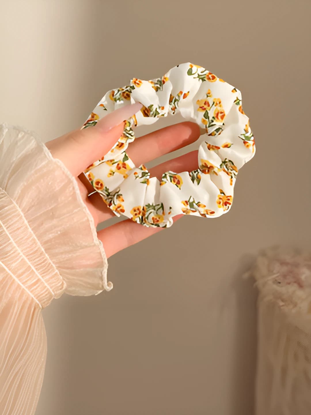 1# Маленькие жёлтые цветы из истории