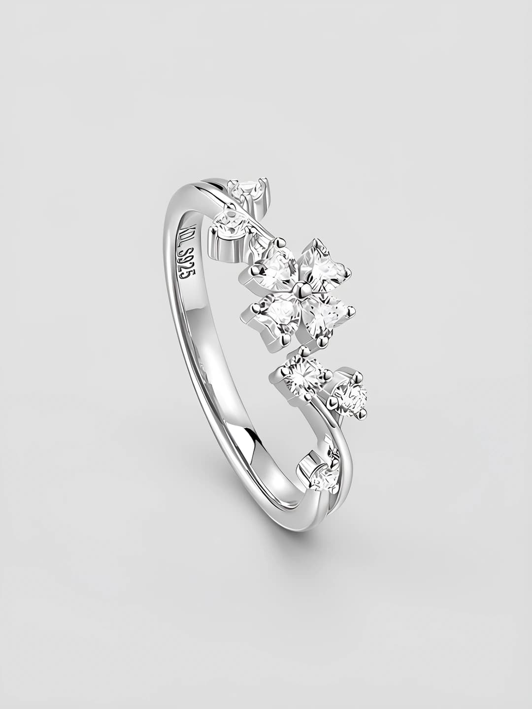 Lucky clover ring