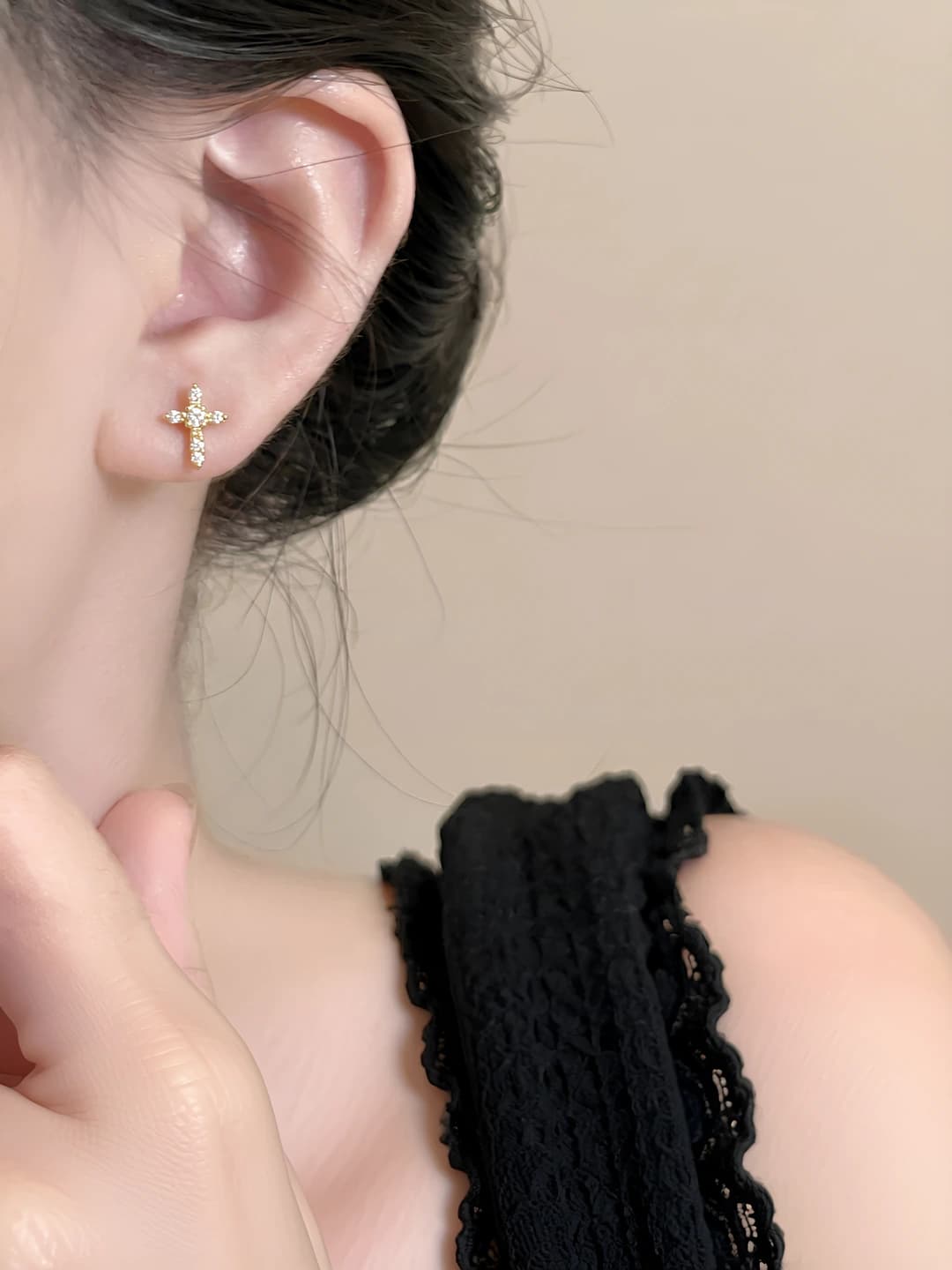 Women's cross stud earrings, small, shiny, layered, light gothic style, retro design element
