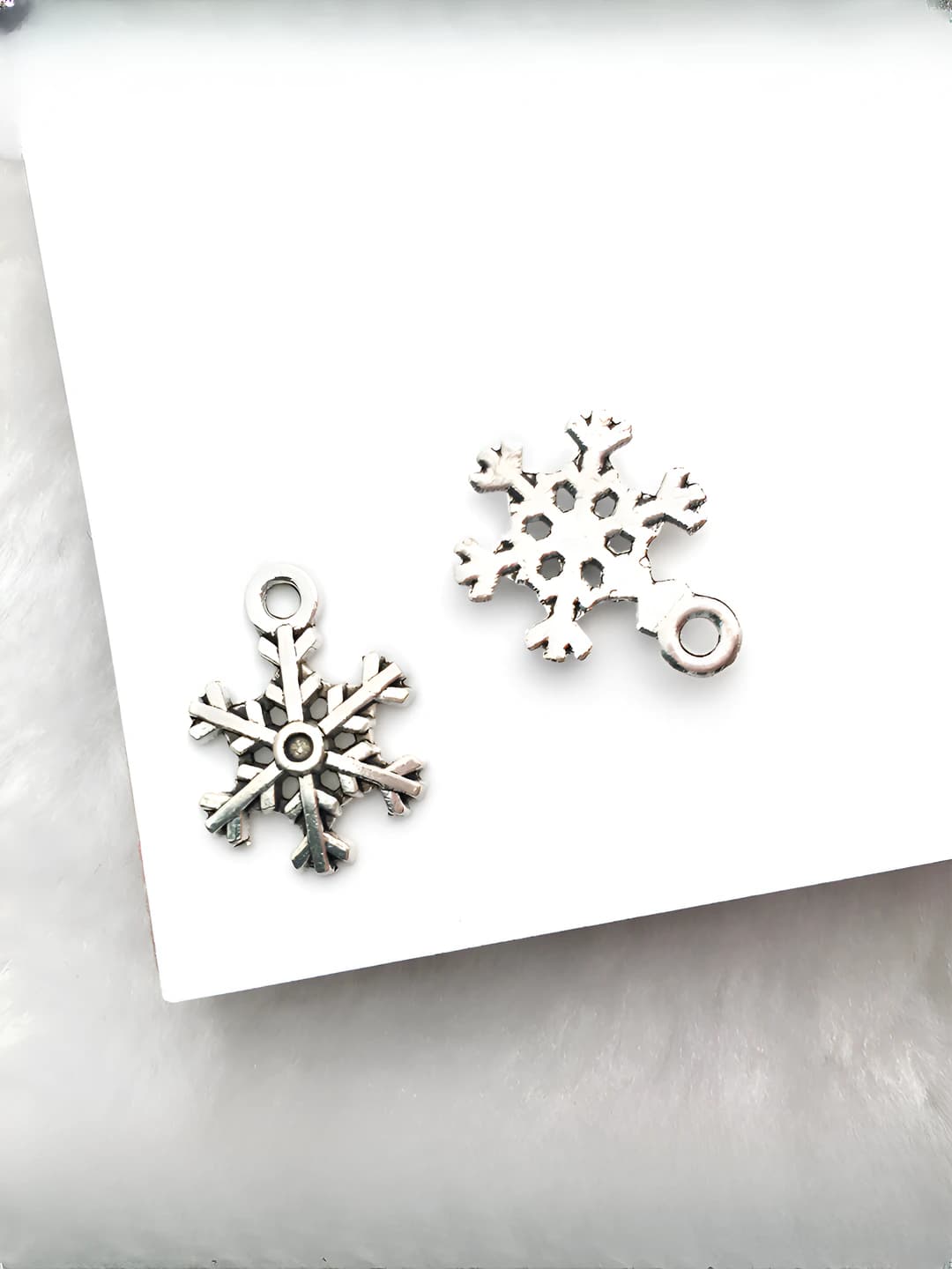 1 pc antique silver snowflake 15x17mm-13885