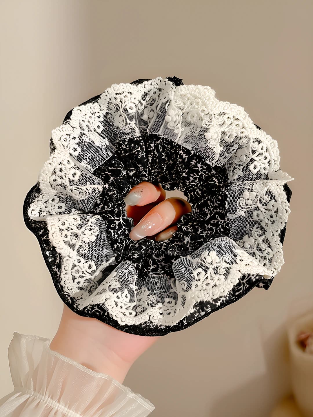 2# Black lace 15 cm