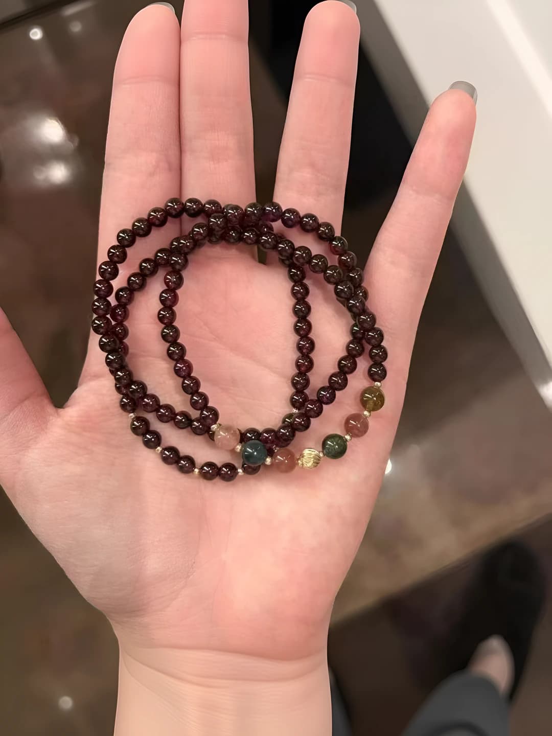 Layered garnet red bracelet [1 pc]
