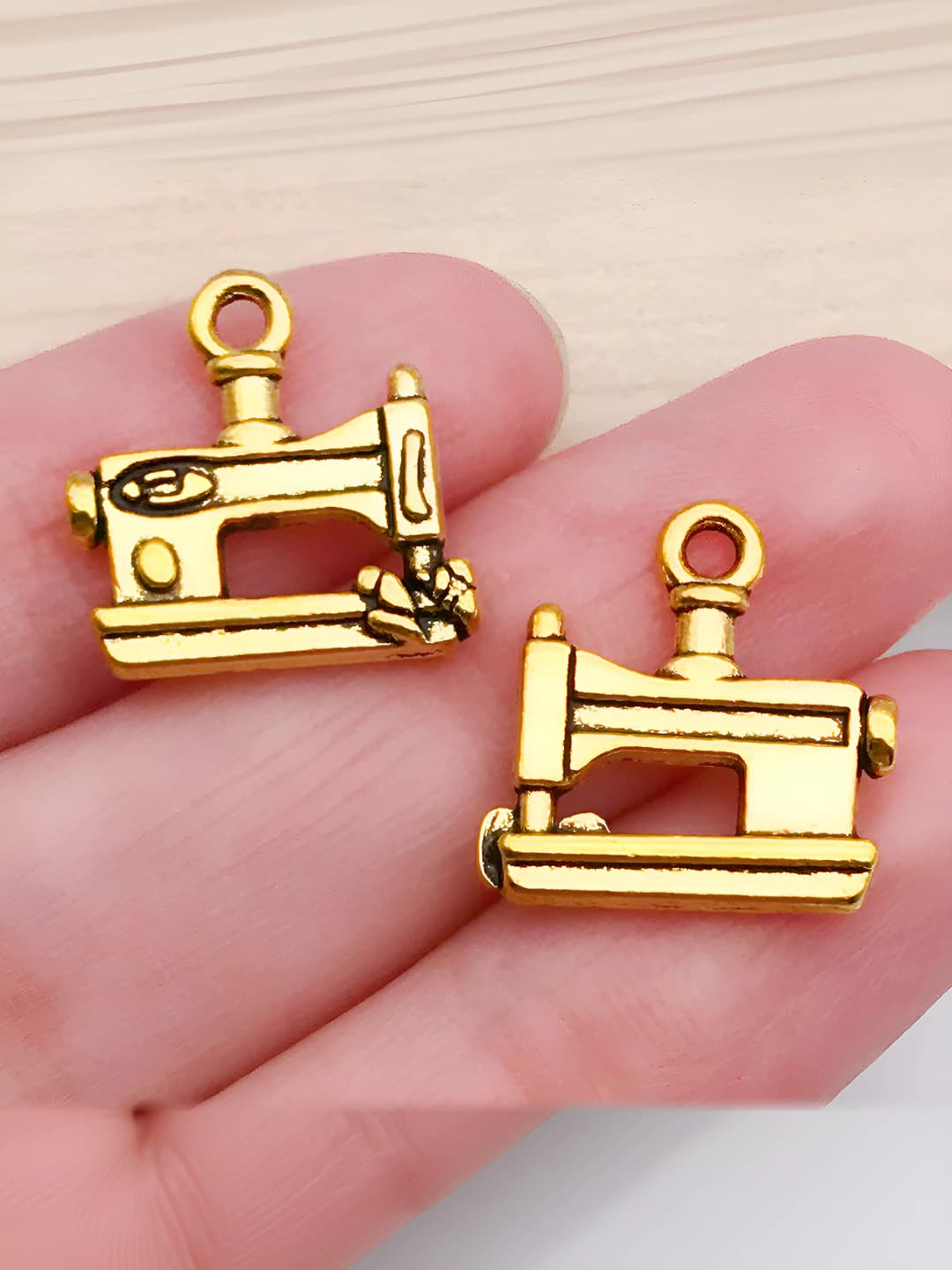 1 dona qadimiy oltin rangli kichik 15x15.4mm-1.1g