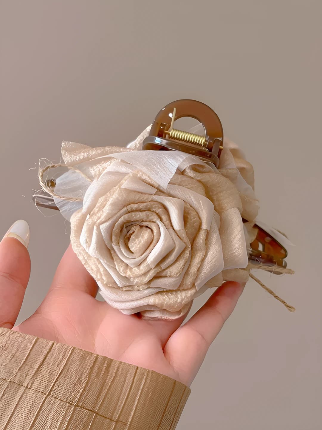 Beige dried rose clip