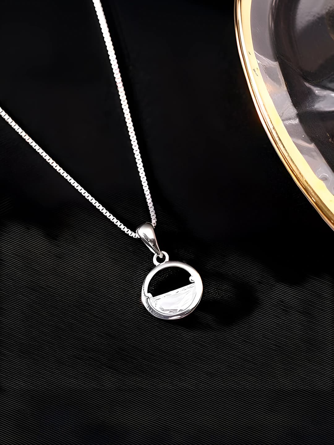 Silver white - Seawater