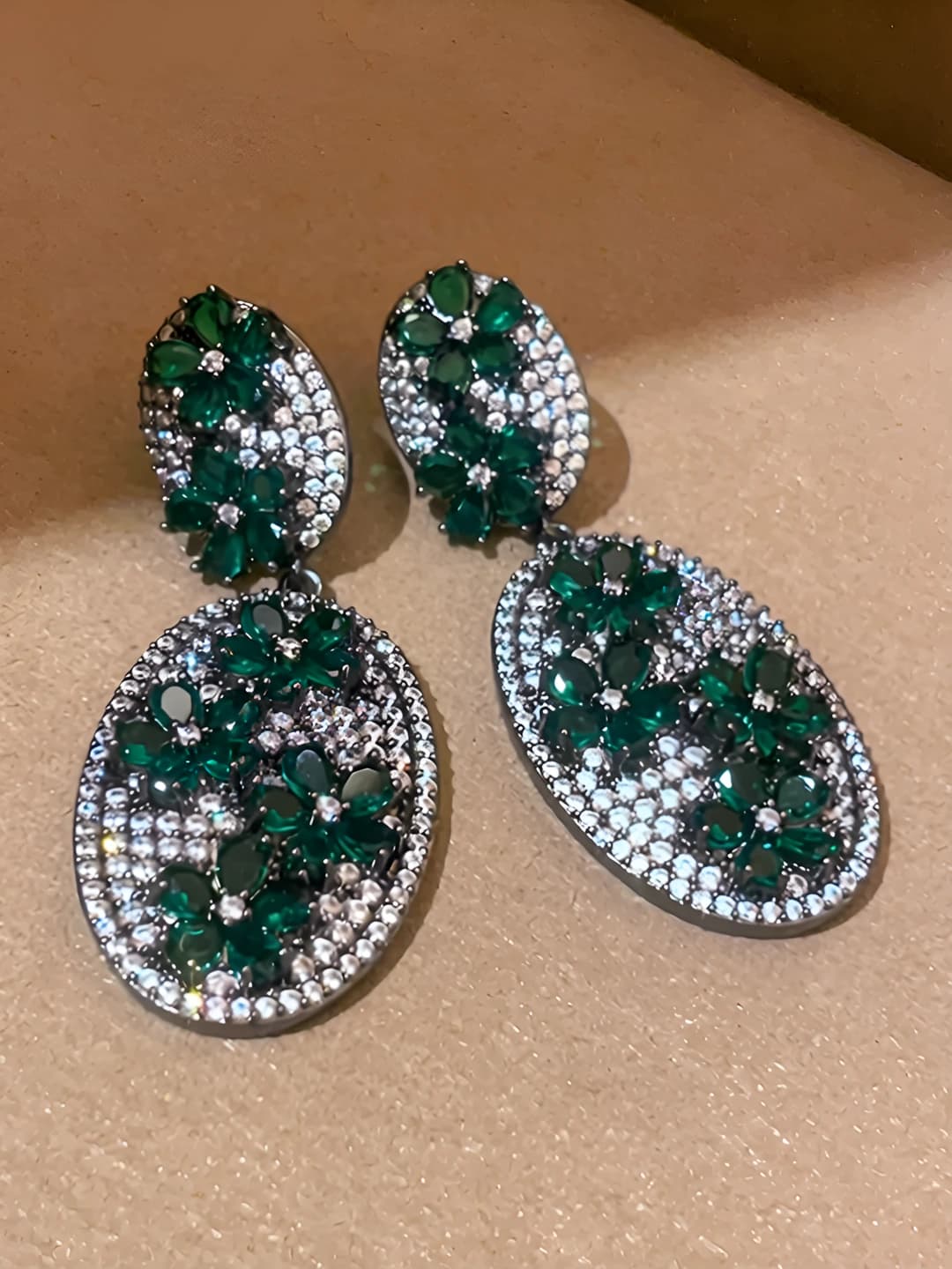 60 silver pin - black - green