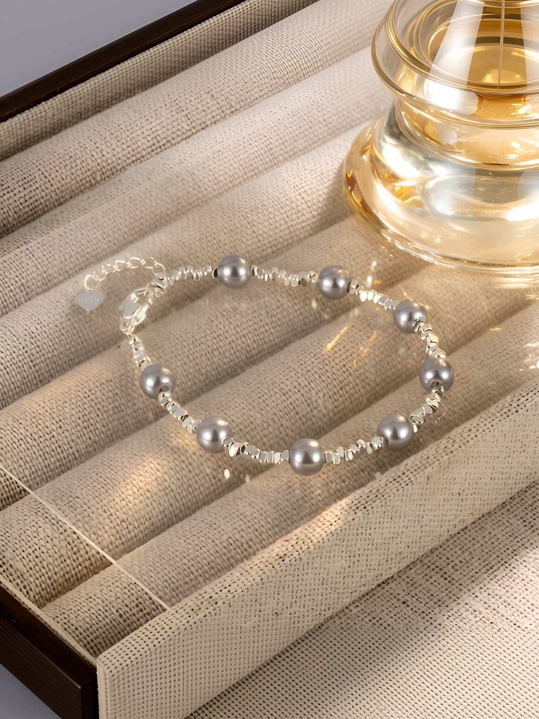 White gold (grey pearl)