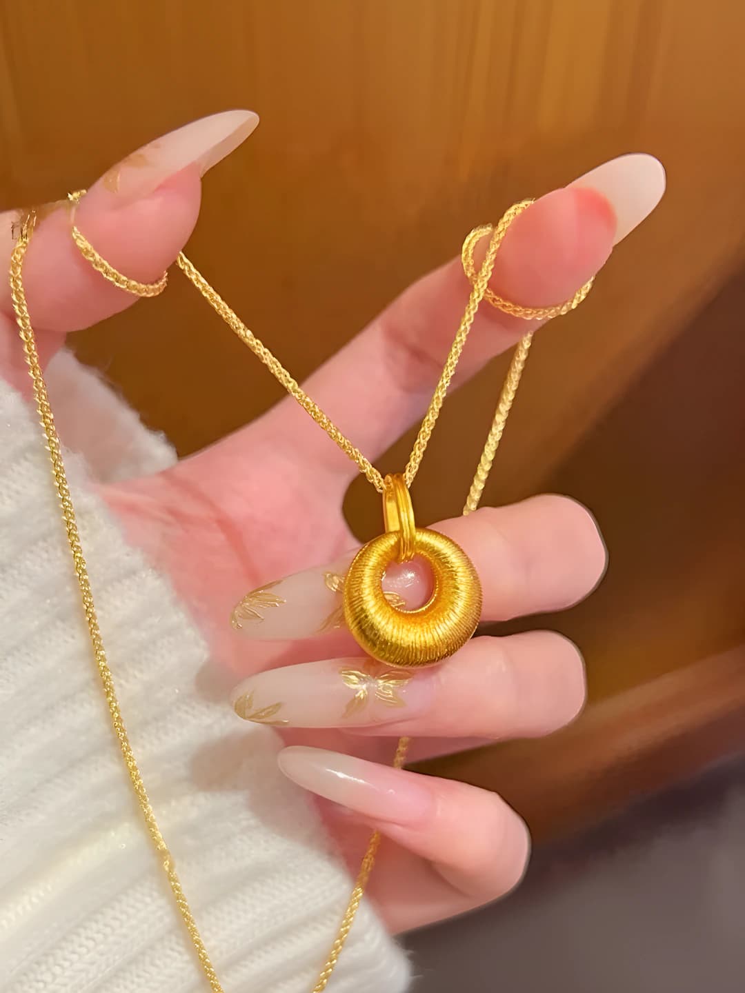 Women's new Chinese style geometric pendant necklace with Choker chain, ingot design element and alloy material