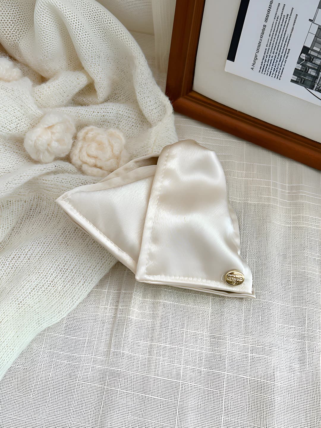 Off-white hair clip